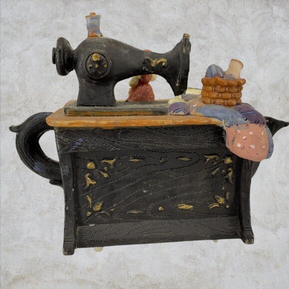 SAN FRANCISCO COMPANY -- Sewing Machine Music Box, Quilting Material, Winds Up - Picture 5 of 12